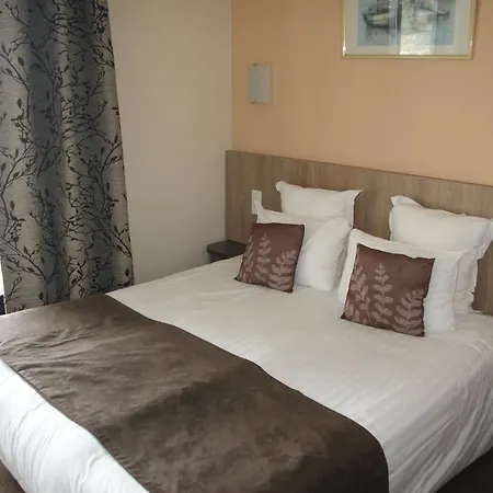 Hotel La Vieille 2*