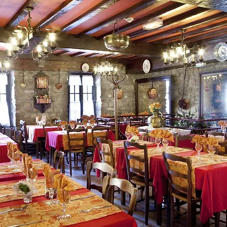 Hotel La Vieille 2*